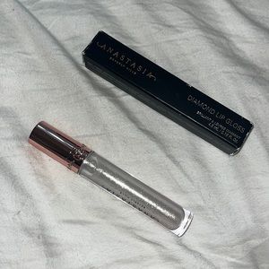 Anastasia Beverly Hills Diamond lip gloss in shade “ Diamond honey “